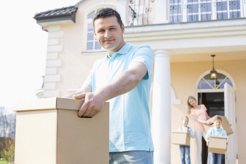 Local moving team planning access in Sutton